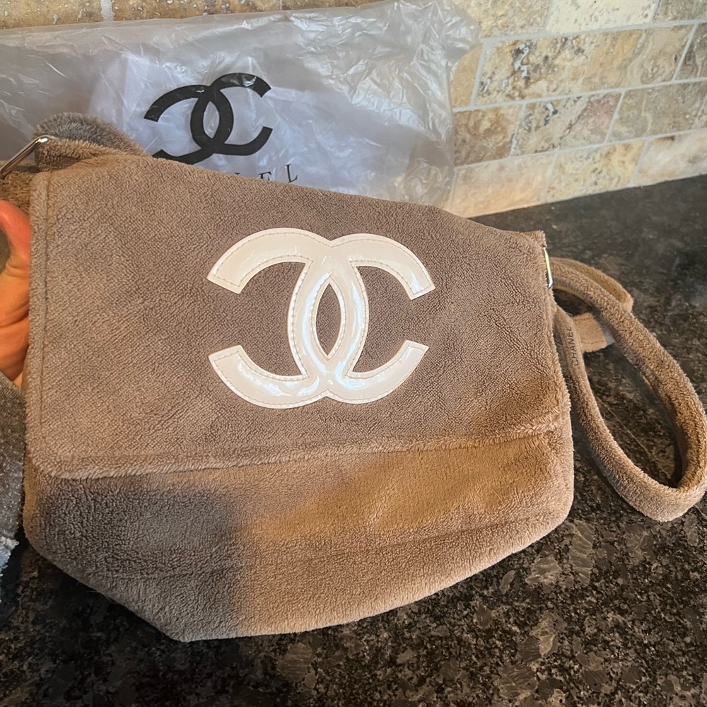 Crossbody bag - soft and neutral